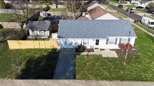 Summit Station House | Private Ranch - Entire Home - 3 Bed Room - Hot Tub - King Bed - Fenced Yard - Pets & Kids Welcome - Game Shed - Free WiFi