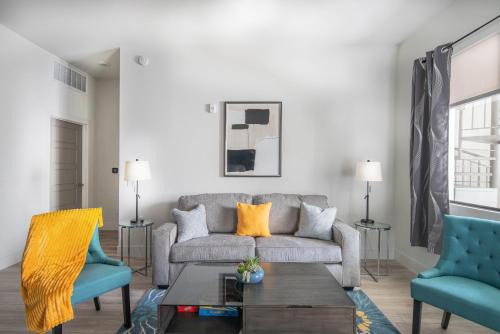 North Scottsdale Apartment | Private Rooftop Terrance-Walk Score 81-Shopping District-King Bed-Parking 4021