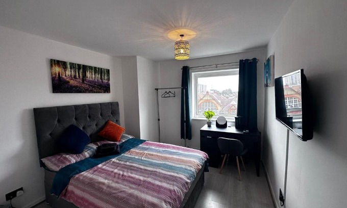 Southbury Apartment | Private Room in London Enfield with parking