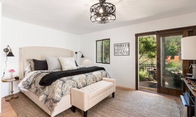 Solvang House | PRIVATE ROOM w/Private Gated Jacuzzi & Garden in Downtown Los Olivos Escape