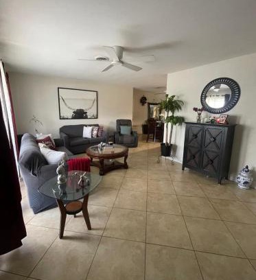 Park East House | Private room with shared bathroom in Hollywood area