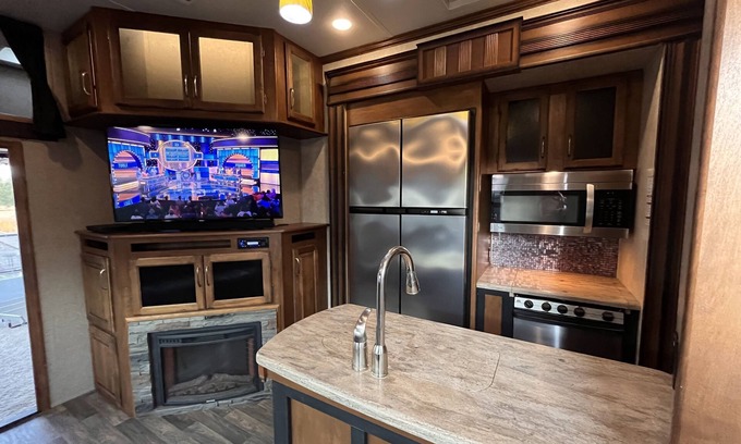 Alvadore House | Private RV Oasis- 5 Min - Eugene Airport - 15 Min - Autzen Stadium