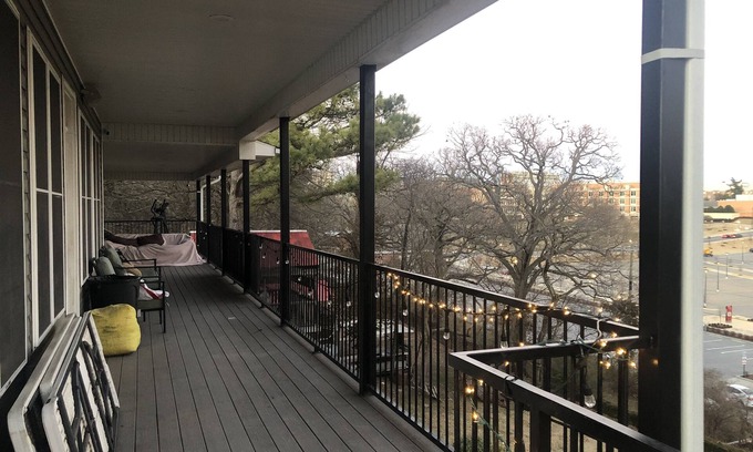 Fayetteville House | Private Skybox near Razorback Stadium