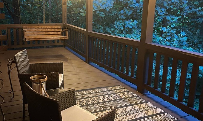 Sugar Grove Cabin | Private Spring Getaway! Pet Friendly!