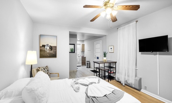 Graduate Hospital Apartment | Private Studio w/Cozy Yard