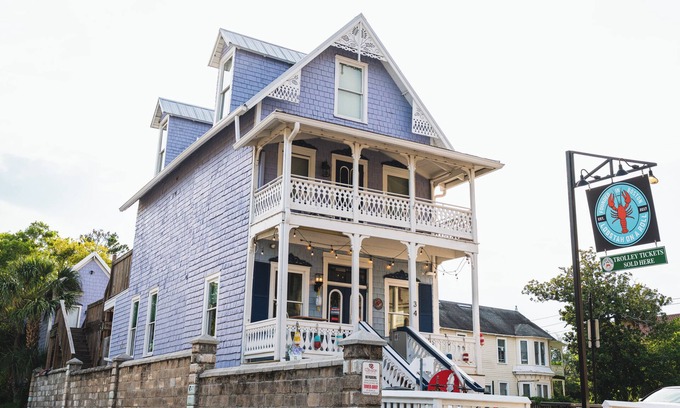 Old Town House | Private suite located across from the Lightner Museum w. free dedicated parking.