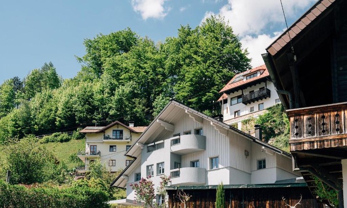 Traunkirchen Apartment | PRIVATE SUITES