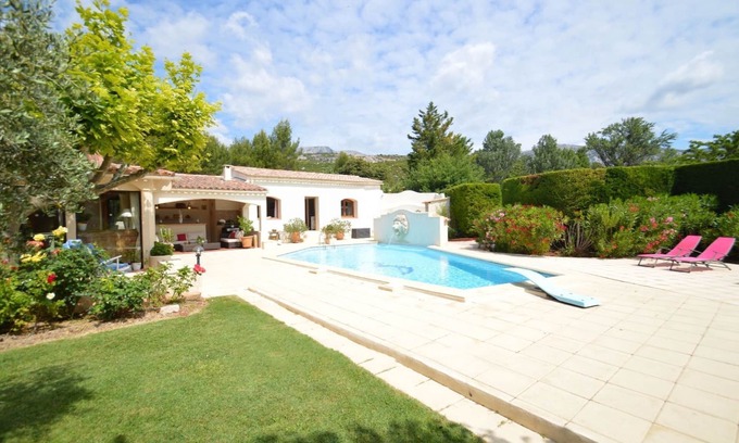 Rousset Villa | Private swimming pool and tennis court 20 minutes from Aix, in the heart of the Sainte Victoire region