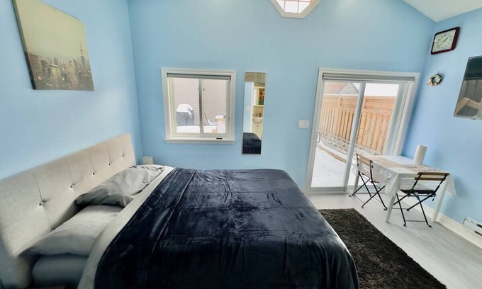 Runnymede House | Private Toronto Guest Room