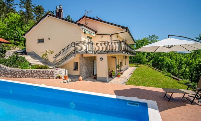 Klana House | Private Villa with A/C, private pool, WIFI, TV, terrace, pets allowed, panoramic view, parking