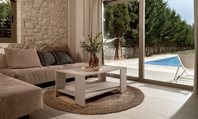 Plaka House | Private Villa with pool