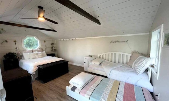 Winterport House | Private Waterfront Cottage