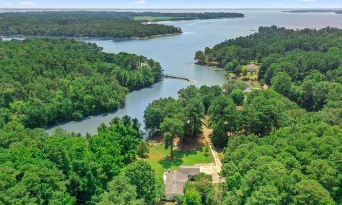 Weems House | Private Waterfront Home~Near The Tides Inn Resort & Kilmarnock ~ Pet Friendly!