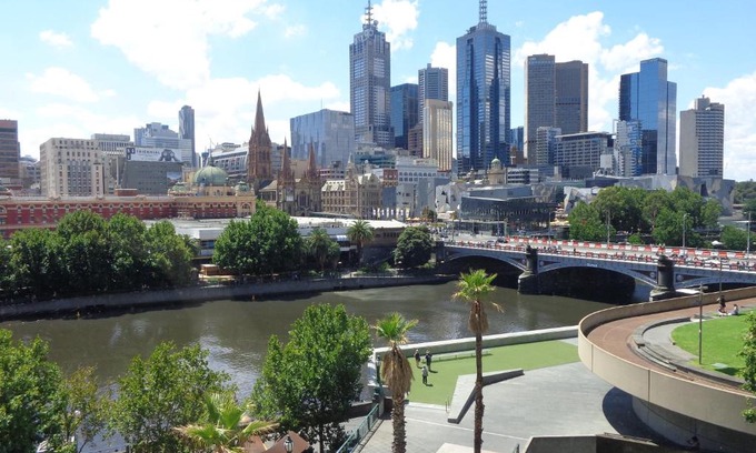 Southbank Apartment | PrivateStudio in Quay West Building