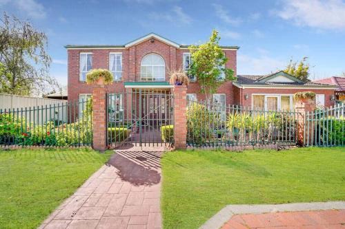 Narre Warren South House | Prized Home Away from Home in Enviable Location
