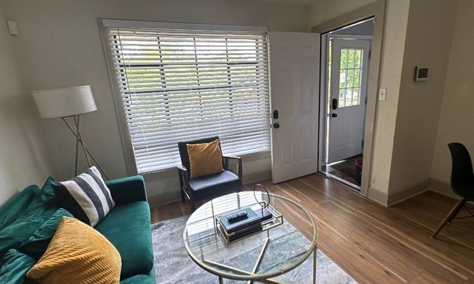 West End House | PROMO: 10% Weekly 15% Monthly | West End Duplex