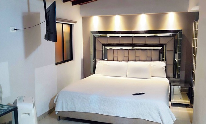 Zona Rosa Apartment | PROMO 18 BDRM Building, Pool+ 5Jacuzzis at Poblado