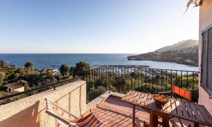 Theoule-sur-Mer Apartment | PROMO: Dream apartment with 3 sunny terraces full sea view.