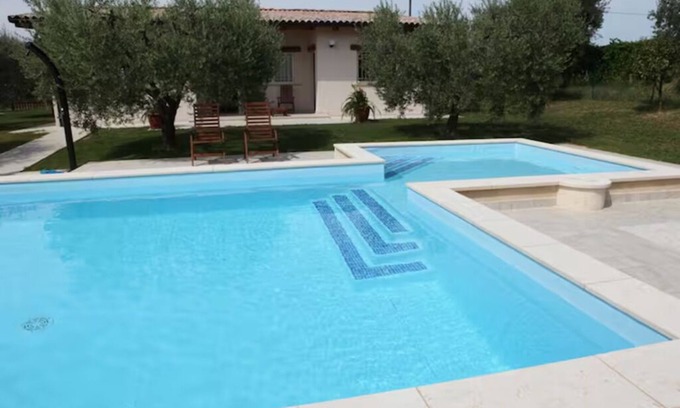 Torano Nuovo House | Property with villa and pool