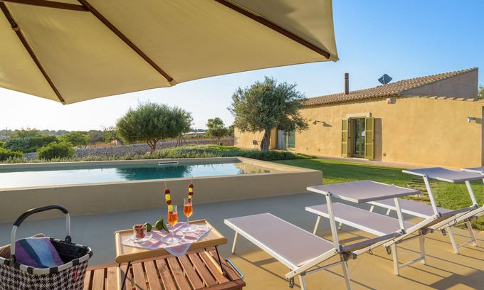 Ragusa Villa | Psyke, villa with private pool near the golf courses a few km from the sea