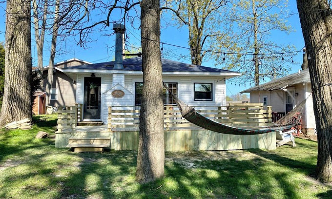 Lakeview Cottage | Ptoobies Place- waterfront cottage with boat dock & NEW deck!