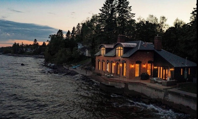 Lakeside - Lester Park Cottage | Pumphouse on Lake Superior I 200’ Lake Superior Frontage I Incredible Views