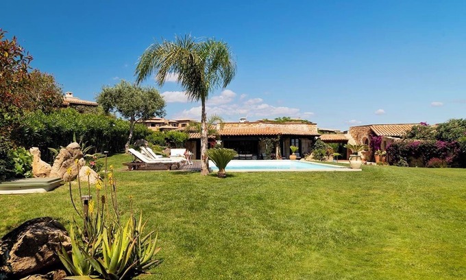 Puntaldia Villa | Puntaldia Seaview Fourn5 bedroomed villa with large garden, sea views and pool