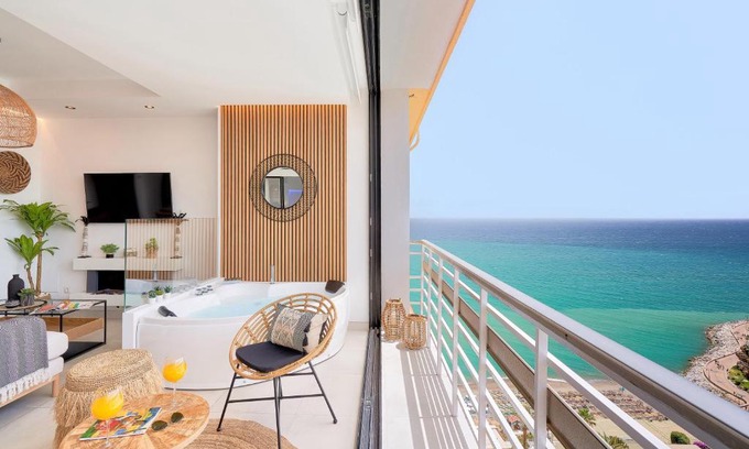 Torremolinos City Centre Apartment | PURA VIDA Luxury apartment with jacuzzi