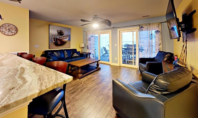 Put-in-Bay House | Put-in-Bay Waterfront Condo #205