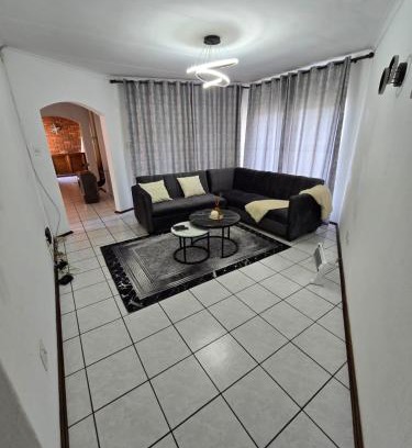 Greater Johannesburg Metropolitan Area House | Pvt Guesthouse 2 hour Stay Booking