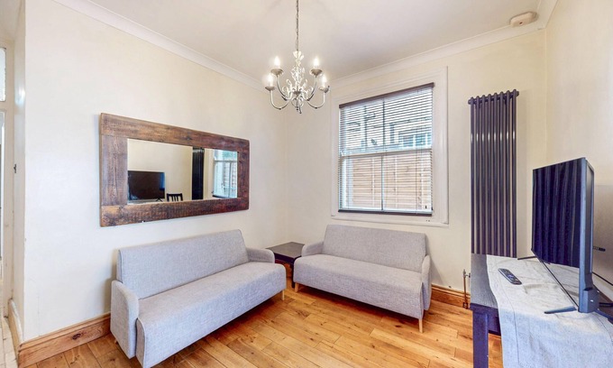Southwark Apartment | Quaint 2 Bedroom Flat -10 Min To Tower Bridge
