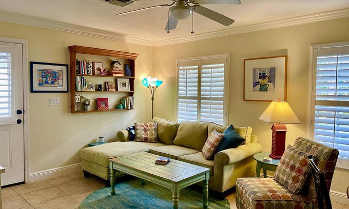 Braden River House | Quaint Country Charm! Private Guest House