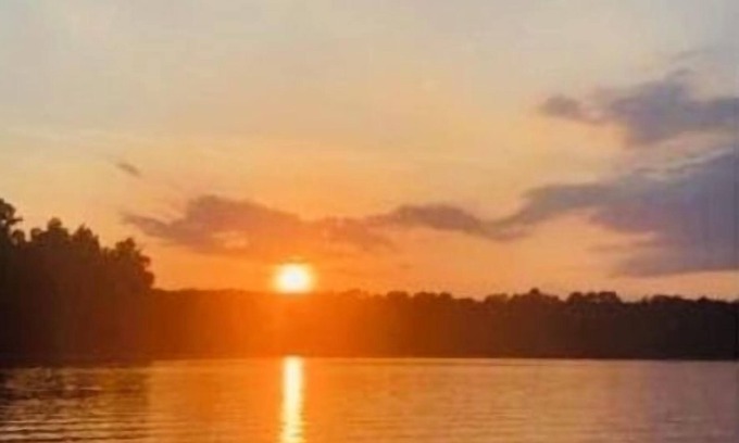 Hardwick House | Quaint Lake House