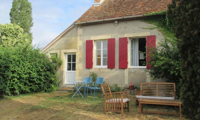 Lurcy-Levis Cottage | Quaint Renovated Cottage with Modern Amenities and Private Garden