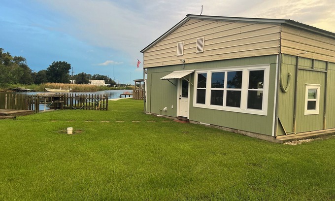 Theriot Apartment | Quaint studio fishing camp on the bayou