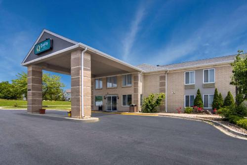 Fox Valley Hotel | Quality Inn Aurora - Naperville Area