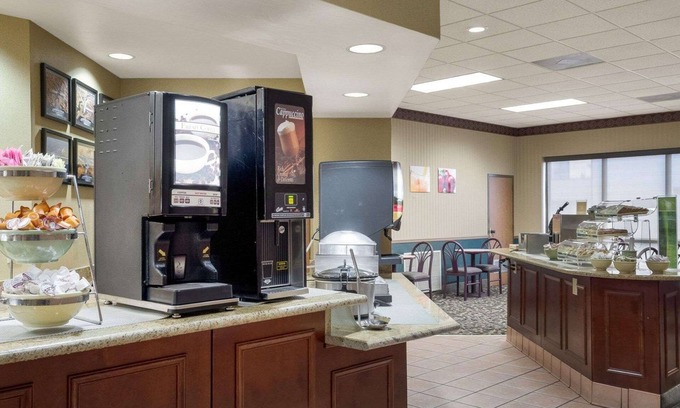 Columbus Hotel | Quality Inn Columbus, MS