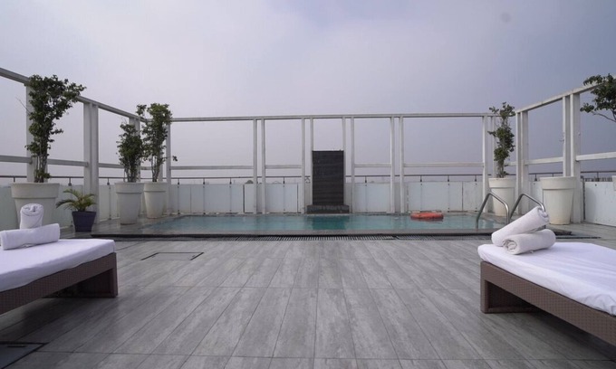 Sector 14 Hotel | Quality Inn Gurgaon