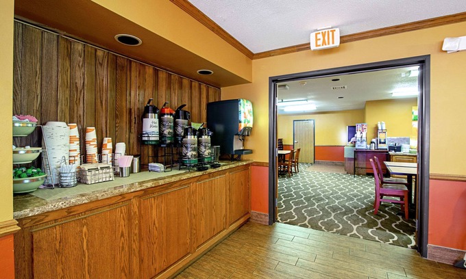Huron Hotel | Quality Inn Huron