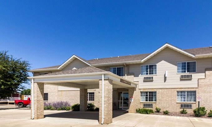 Marshall Hotel | Quality Inn Marshall near University