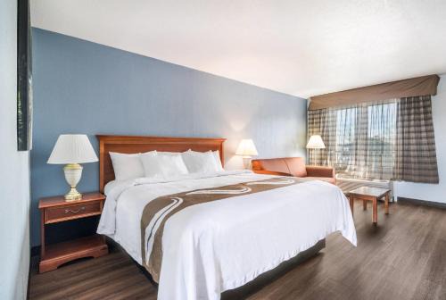 Clarksville Hotel | Quality Inn - On The Lake Clarksville-Boydton