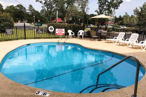 Raeford Hotel | Quality Inn Raeford