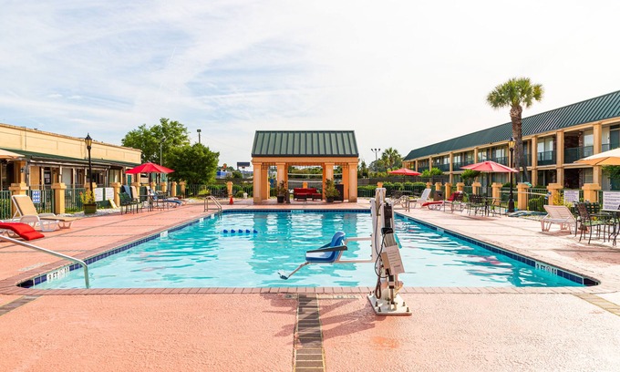 Richmond Hill Hotel | Quality Inn Richmond Hill - Savannah I-95
