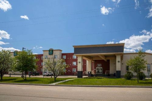 Whitecourt Hotel | Quality Inn & Suites