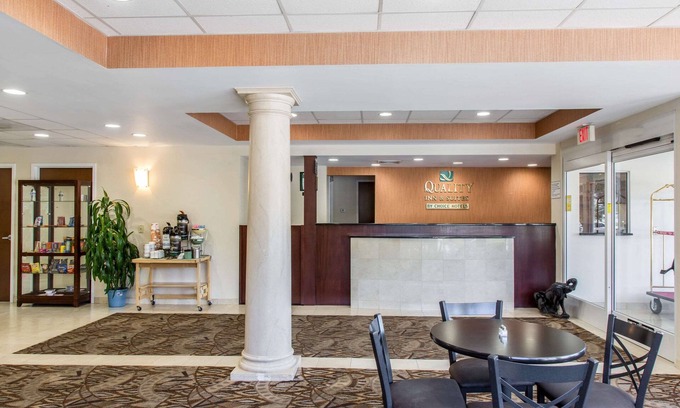 Danbury Hotel | Quality Inn & Suites Danbury near University