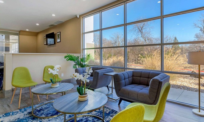 Elgin Hotel | Quality Inn & Suites
