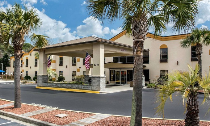 Surfside Beach Hotel | Quality Inn Surfside Myrtle Beach