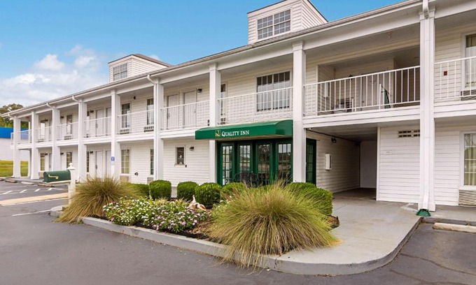 Thomaston Hotel | Quality Inn Thomaston