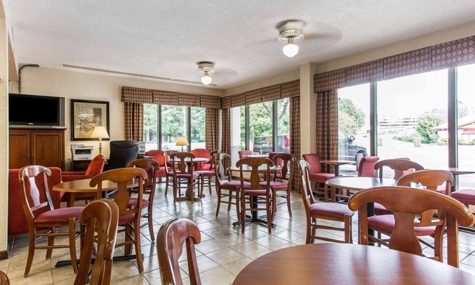 Winston - Salem Hotel | Quality Inn University