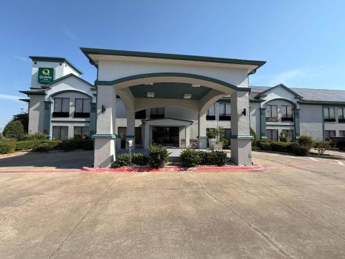 Hillsboro Hotel | Quality Inn